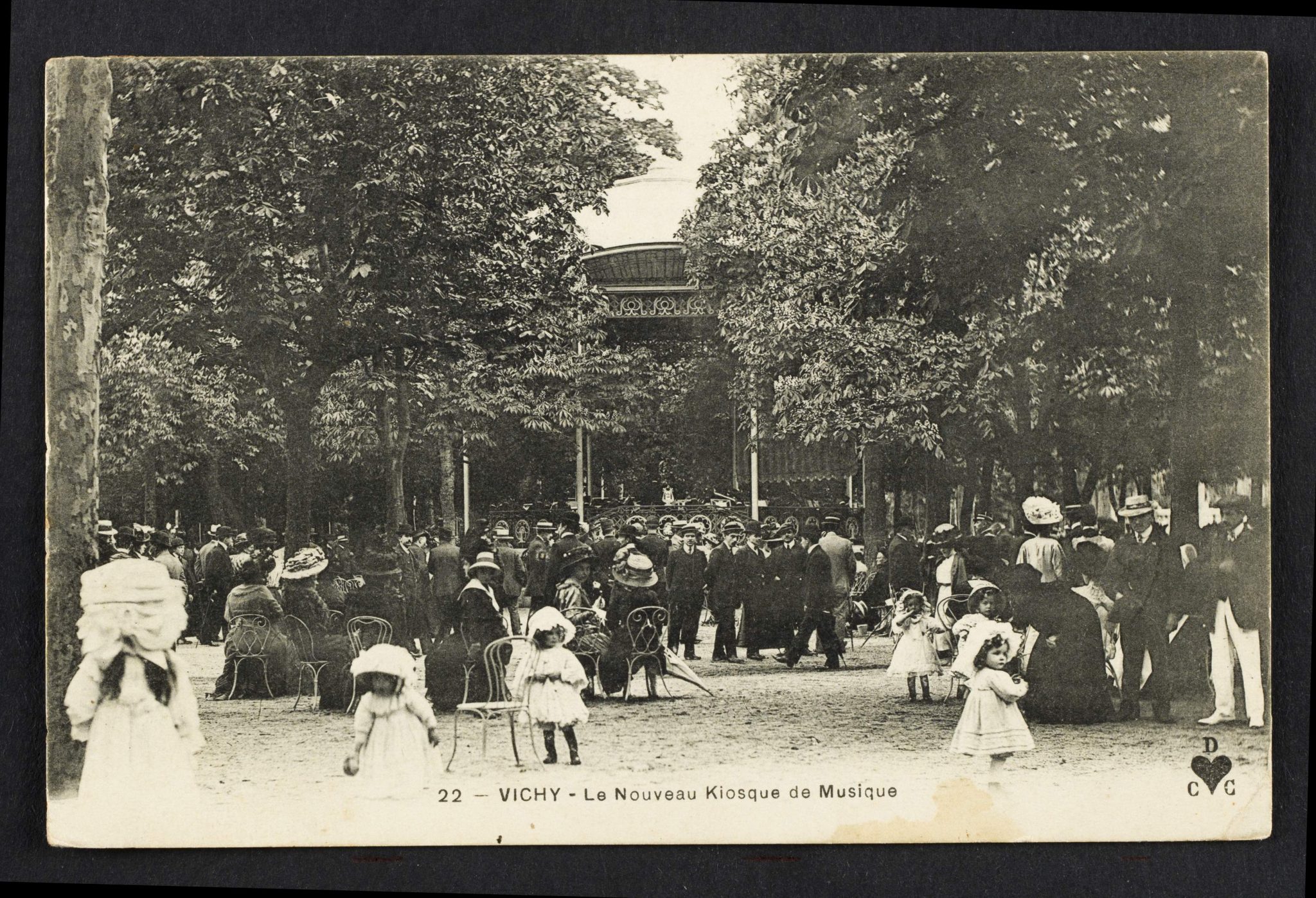 Le kiosque à musique du Parc des Bourins à Vichy découvrez le